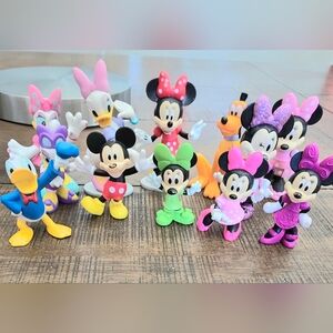Minnie Mouse & 12 Friends. Mickey Mouse Donald Duck Daisy Duck Pluto